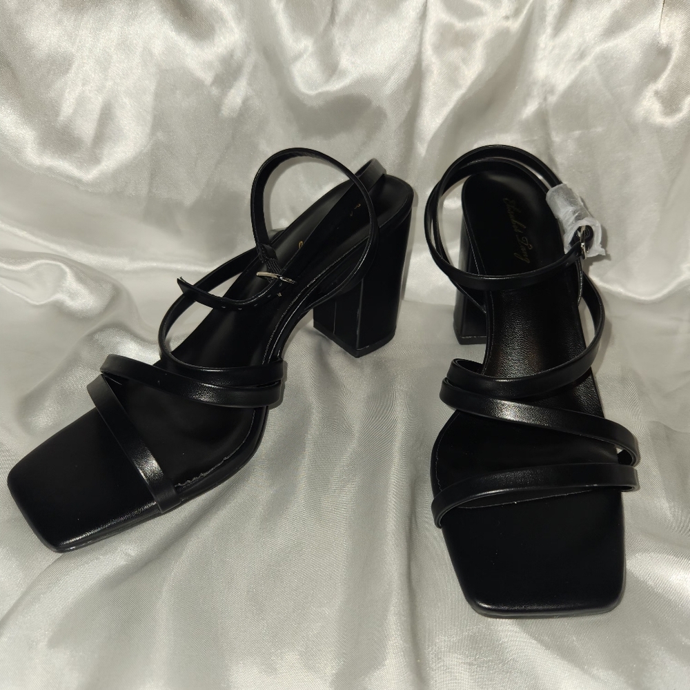 Black Chunky Heels with Ankle Strap | Sz 8.5 - Picture 2 of 4